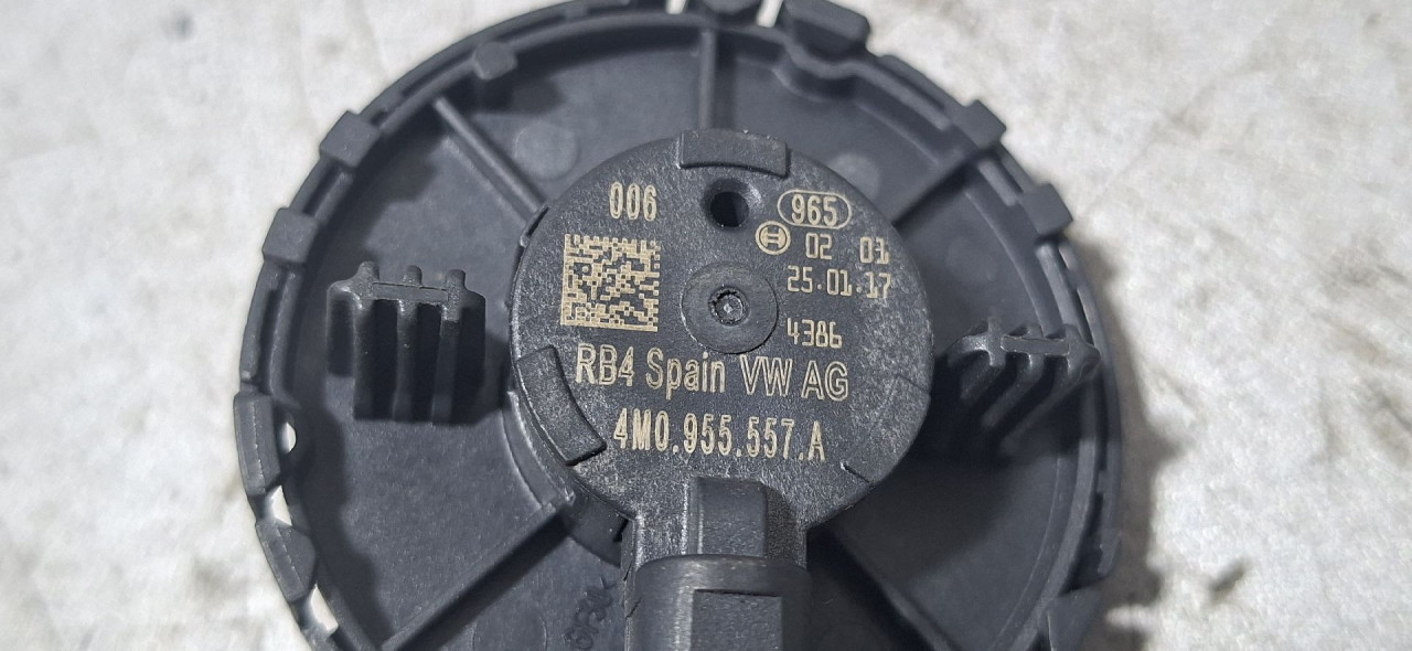 DIJELOVI SENZOR AIRBAGA AUDI A4 (B9) > 15-18 2.0 4M0955557A