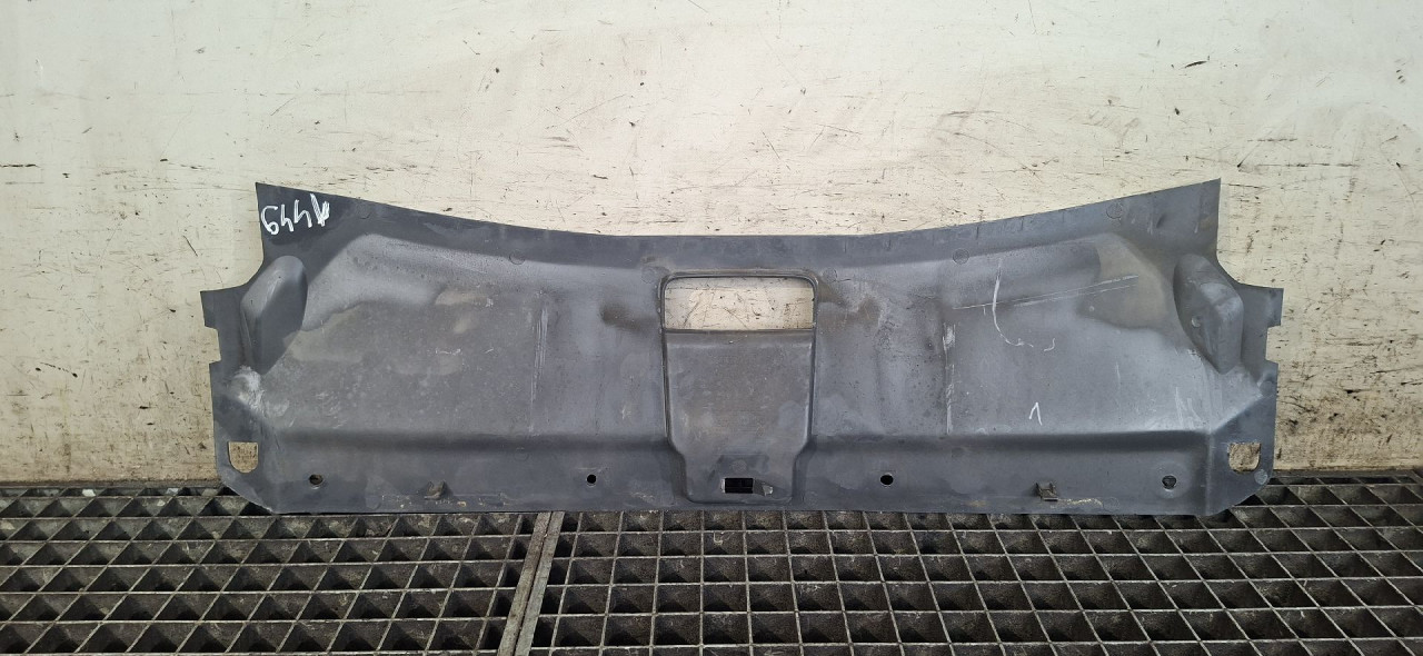 DIJELOVI PLASTIKA AUDI Q3 > 11-15 2.0 8U0807081B