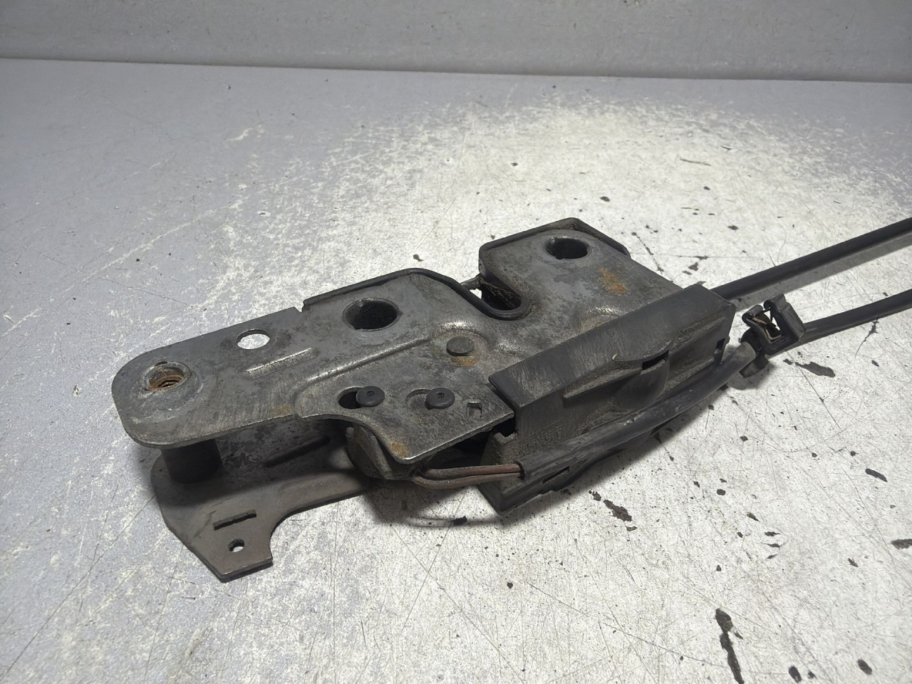 DIJELOVI BRAVA HAUBE VW PASSAT B6 > 05-10