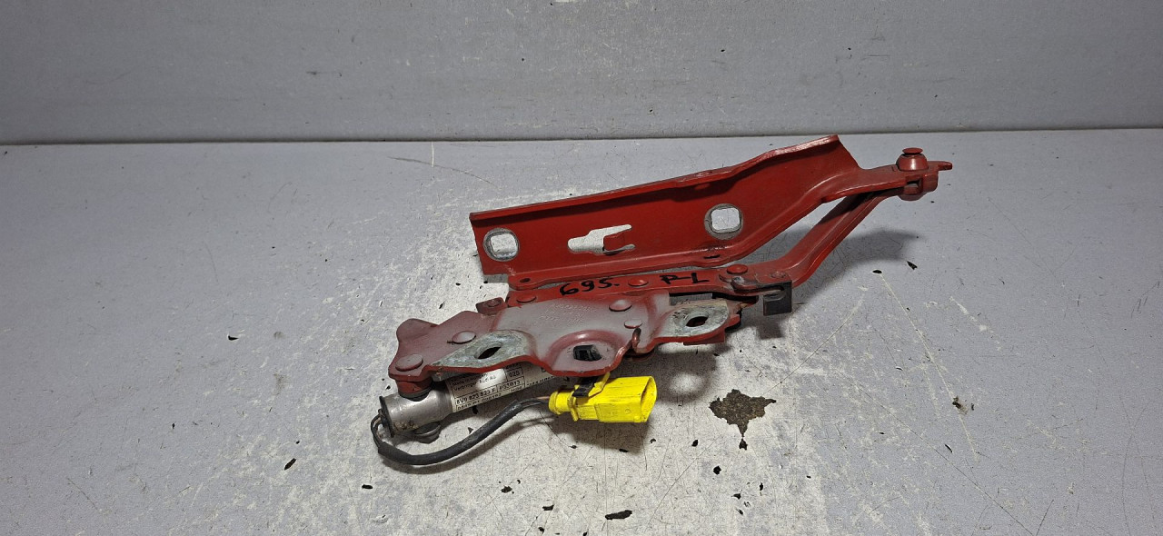 DIJELOVI SKARE OD HAUBE AUDI A3 (8V1/8VA) > 12-16 1.4 8V0823301F