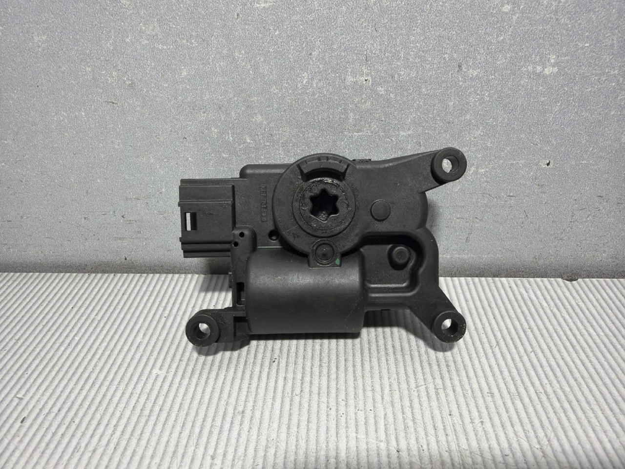 DIJELOVI MOTORIC KLAPNE VW PASSAT B8 > 14-19 2.0 5Q0907511A