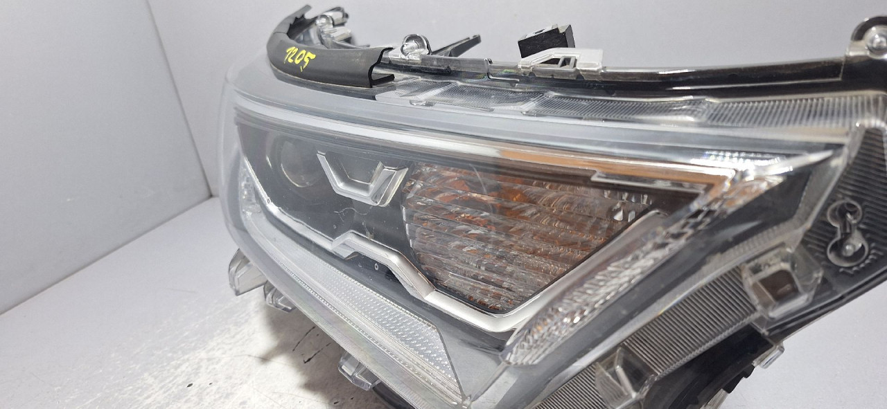 DIJELOVI FAR TOYOTA RAV 4 > 18-