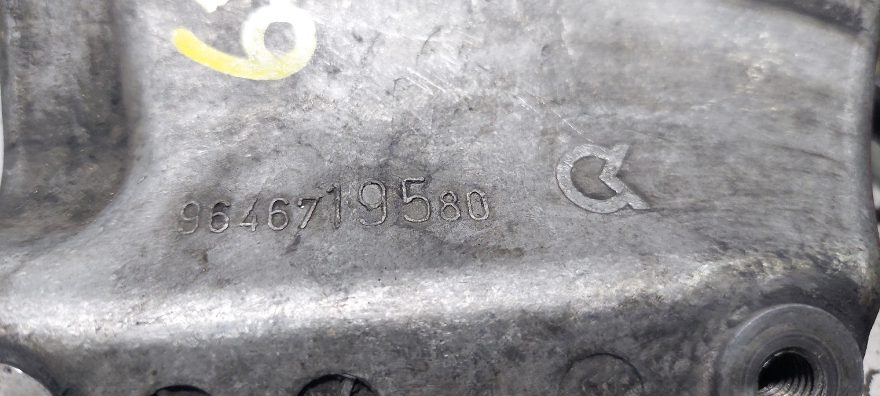 DIJELOVI NOSAC FORD FOCUS > 05-07 9646719580