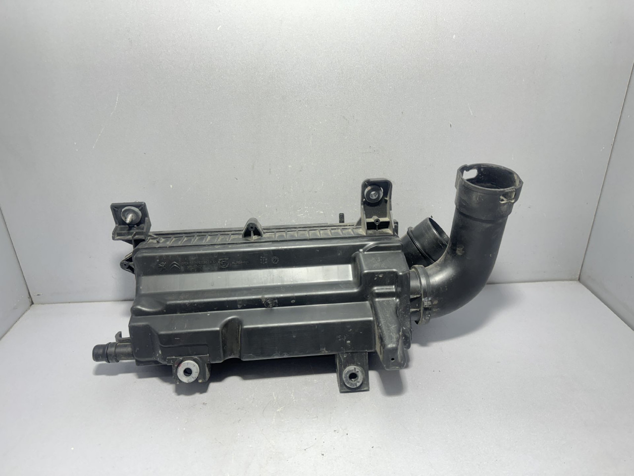 KUCISTE FILTERA ZRAKA CITROEN C3 > 16-19 9805057080