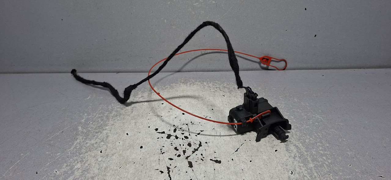 MOTORIC POKLOPCA REZERVOARA AUDI A5 (8T3/8F7) COUPE > 07-11 8K086