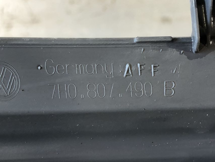 DIJELOVI PLASTIKA BRANIKA VW T5 > 09-15 7H0807490