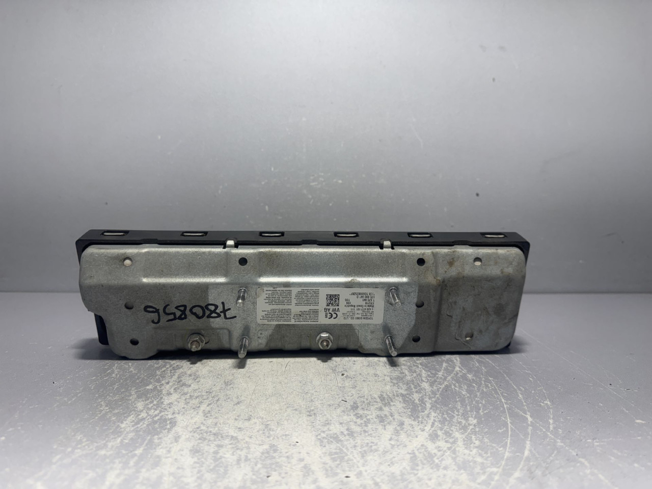 DIJELOVI AIRBAG NOGU SKODA KAROQ > 17- 57C880841D