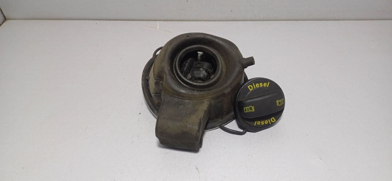 POKLOPAC REZERVOARA VW TIGUAN > 11-15 5N0809857D