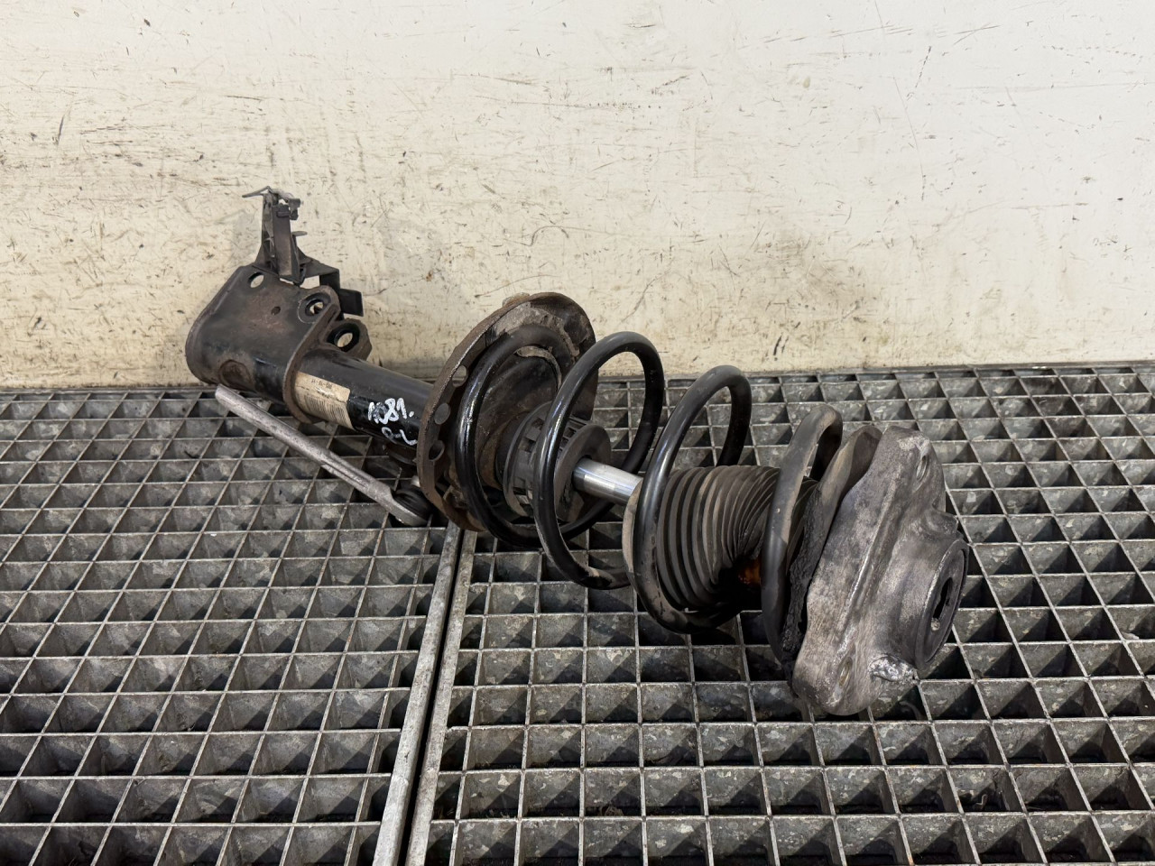 AMORTIZER MERCEDES A KLASA (W176) > 15-18 A1763201938
