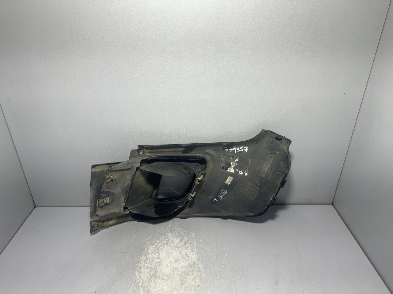 PLASTIKA BRANIKA LAND ROVER EVOQUE > 15-18 BJ3M1711682B