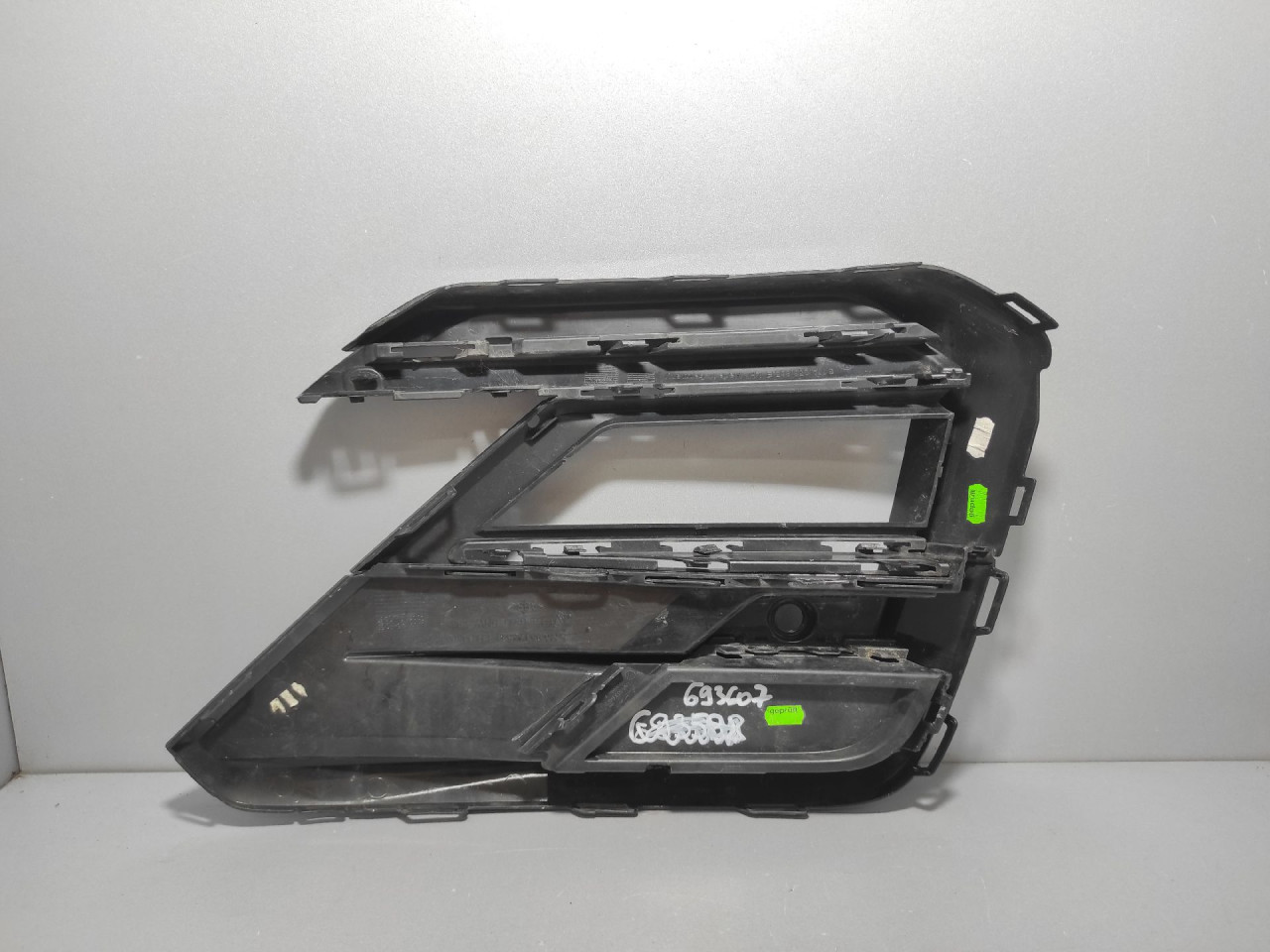 PLASTIKA BRANIKA VW TIGUAN > 16-20 5NA853665G