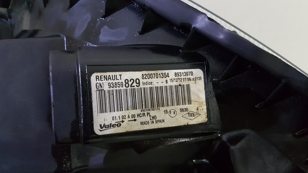 DIJELOVI FAR RENAULT TRAFIC > 07-14 8200701354