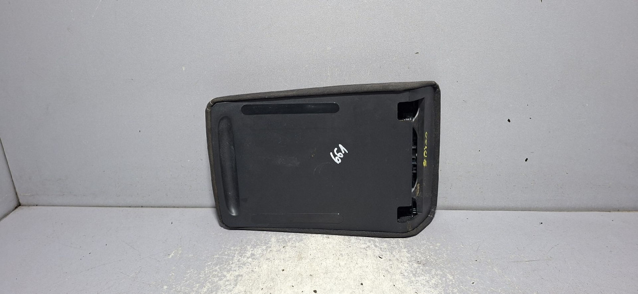 DIJELOVI NASLONJAC ZA RUKU VW PASSAT B8 > 14-19