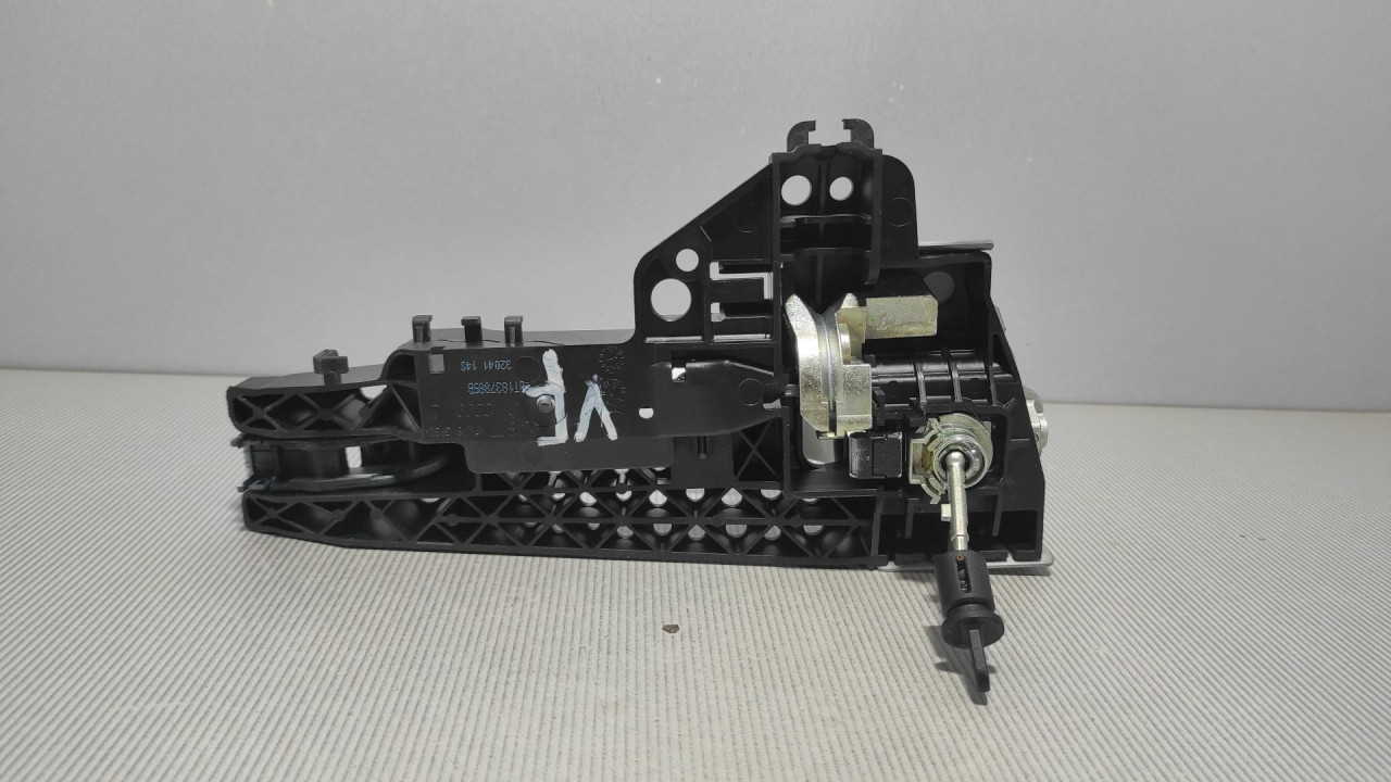 DIJELOVI RUCKA VRATA AUDI Q5 > 12-16 8T1837885B