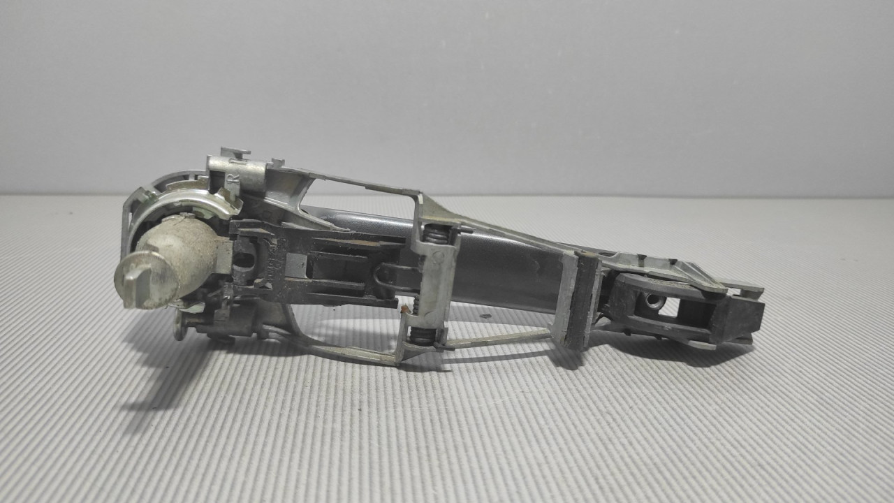 RUCKA VRATA SKODA OCTAVIA > 04-08 1U0837885B