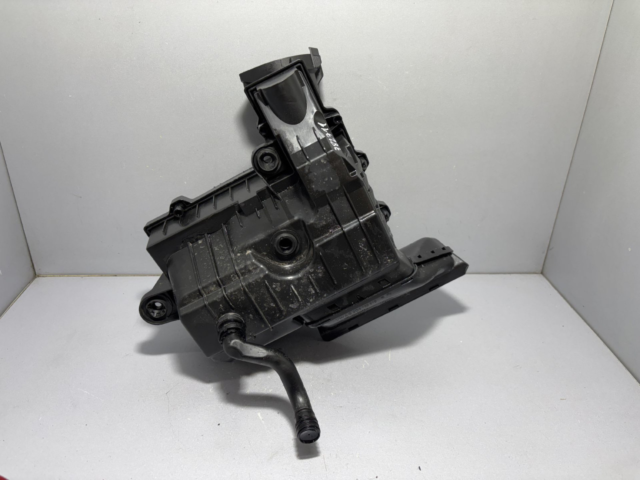 KUCISTE FILTERA ZRAKA VW GOLF 8 > 19- 5QF129601A