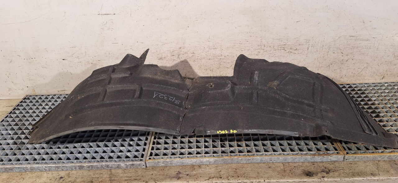 DIJELOVI UNUTRASNJI BLATOBRAN AUDI Q5 > 12-16 8R0821120