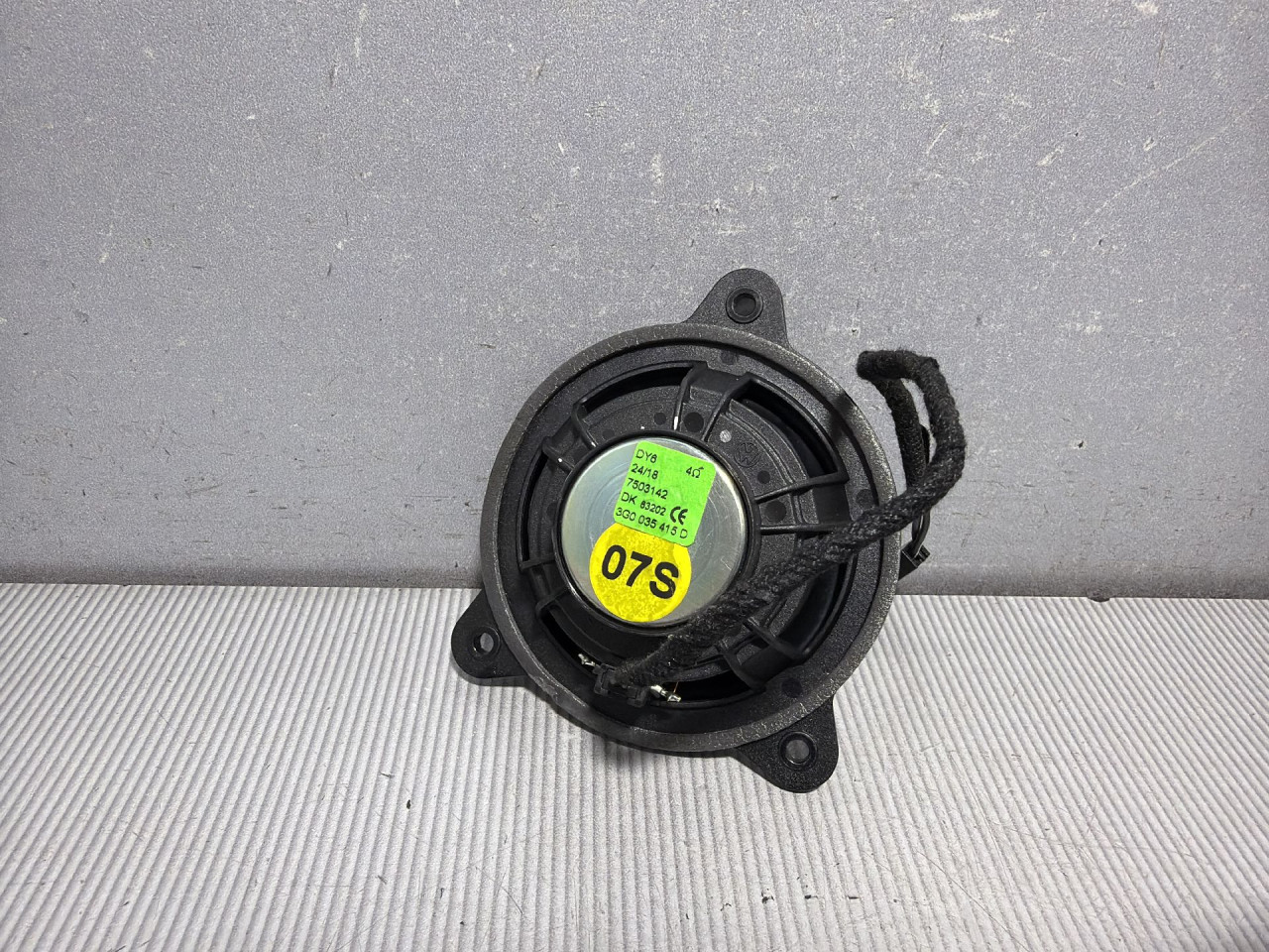 DIJELOVI ZVUCNIK VW PASSAT B8 > 14-19 2.0 3G0035415D