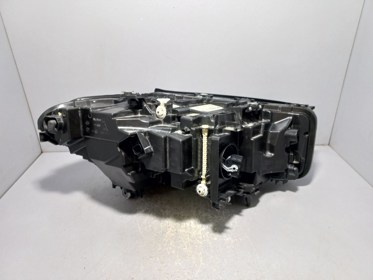DIJELOVI FAR BMW SERIJA 5 (G30) > 20- 5A388C3