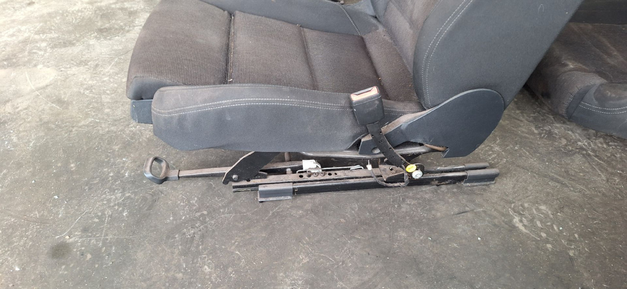 DIJELOVI SJEDISTA VW PASSAT B8 > 14-19