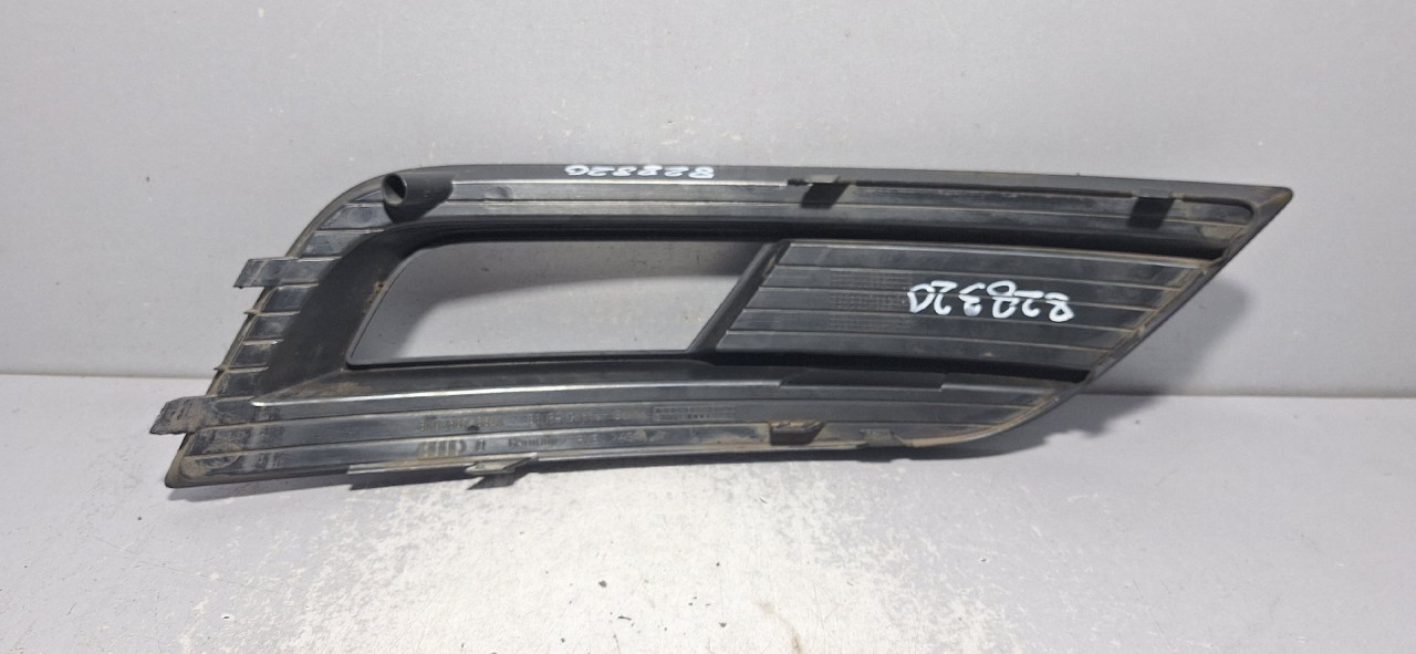 RESETKA BRANIKA AUDI A4 (B8) > 12-15 8K0807681K