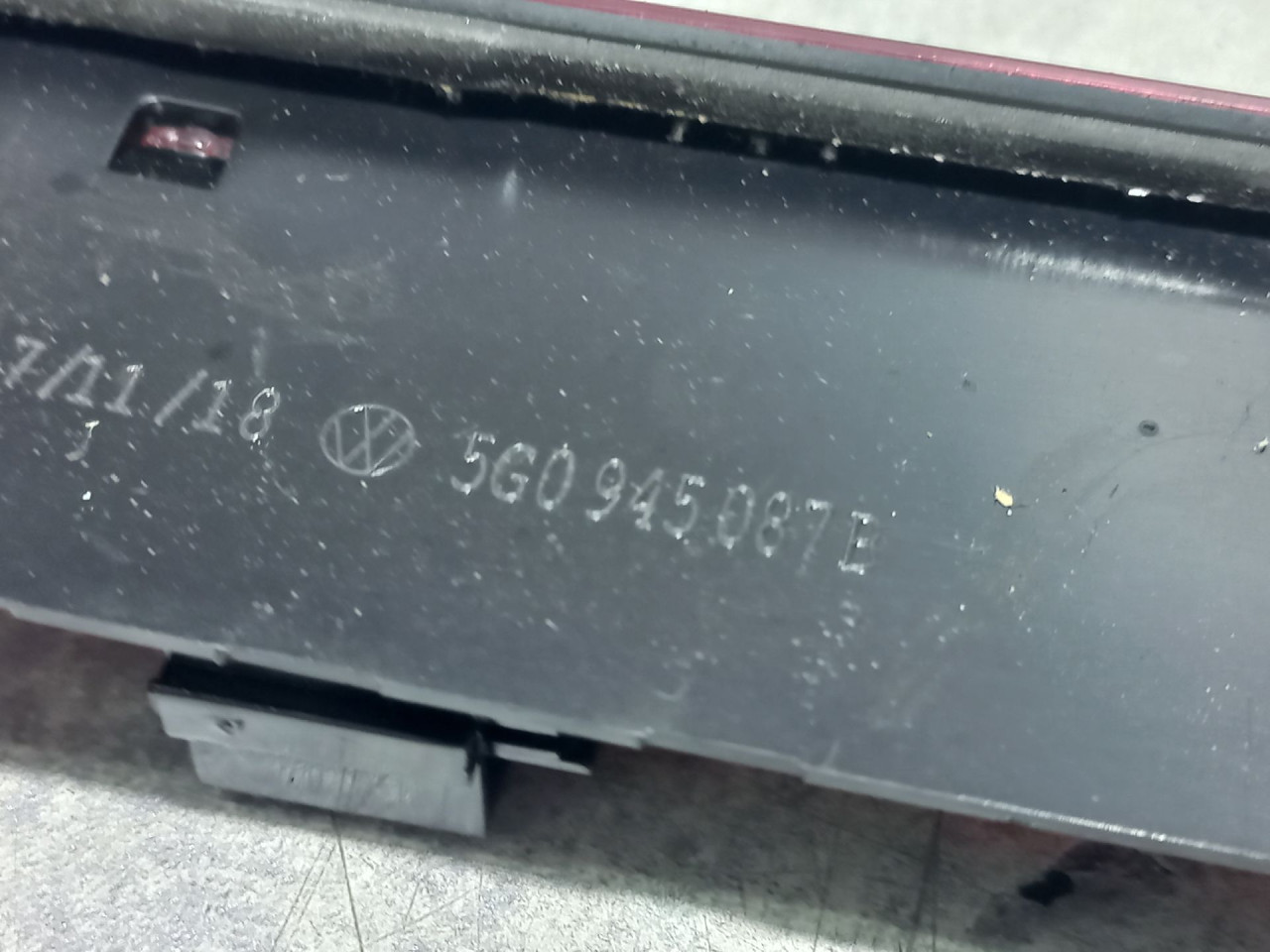 TRECE STOP SVJETLO VW GOLF 7 > 12-16 5G0945087B