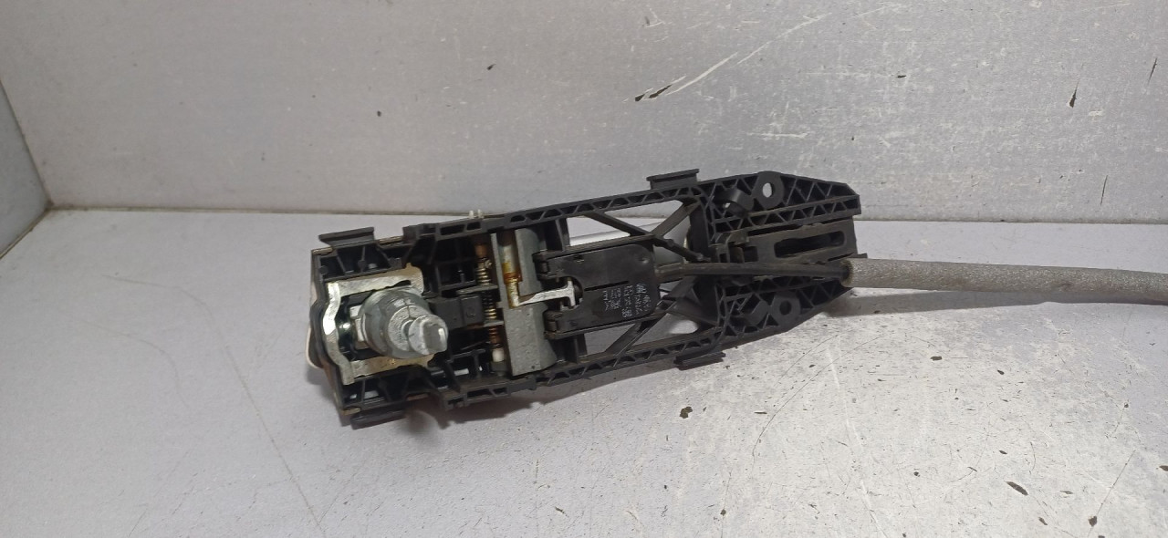 DIJELOVI RUCKA VRATA VW GOLF 7 > 12-16 5N0837885H