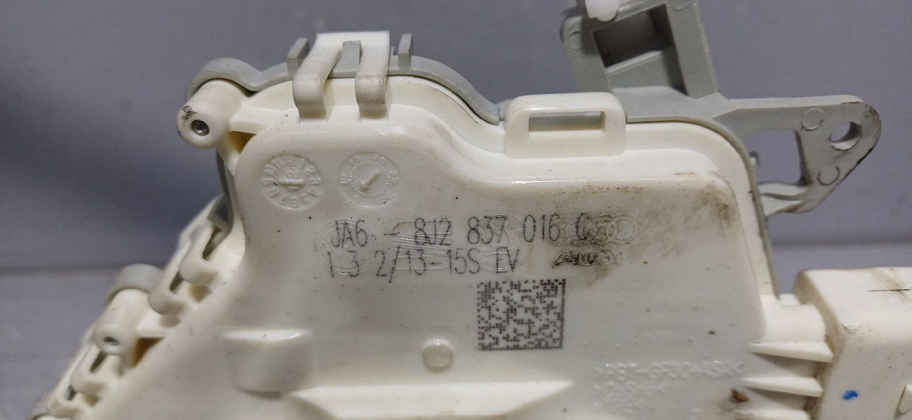 DIJELOVI BRAVA VRATA AUDI A6 4G > 11-14 8J2837016C