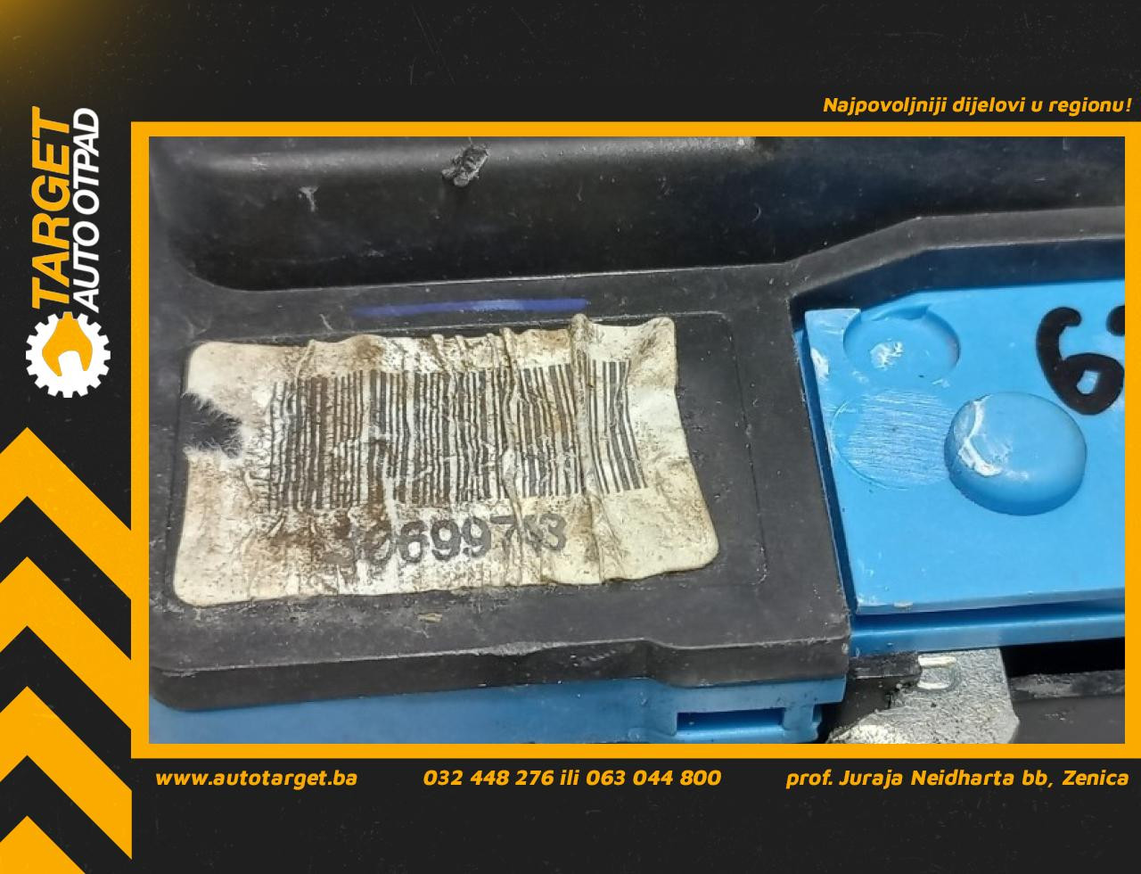 DIJELOVI BRAVA VRATA VOLVO XC90 > 02-06 30699748