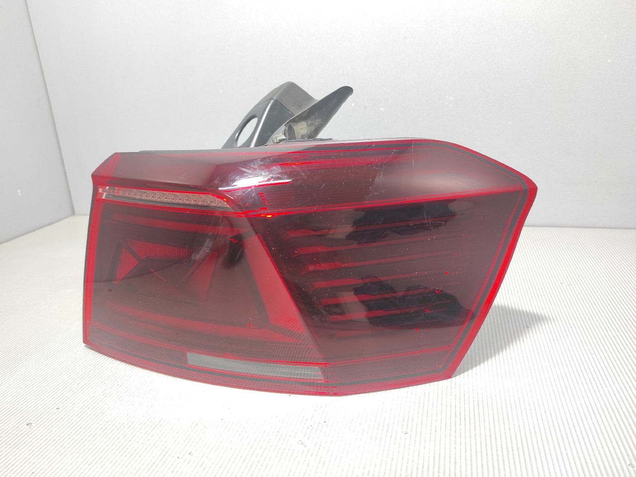 STOP SVJETLO VW PASSAT B8 > 14- 3G9945208P
