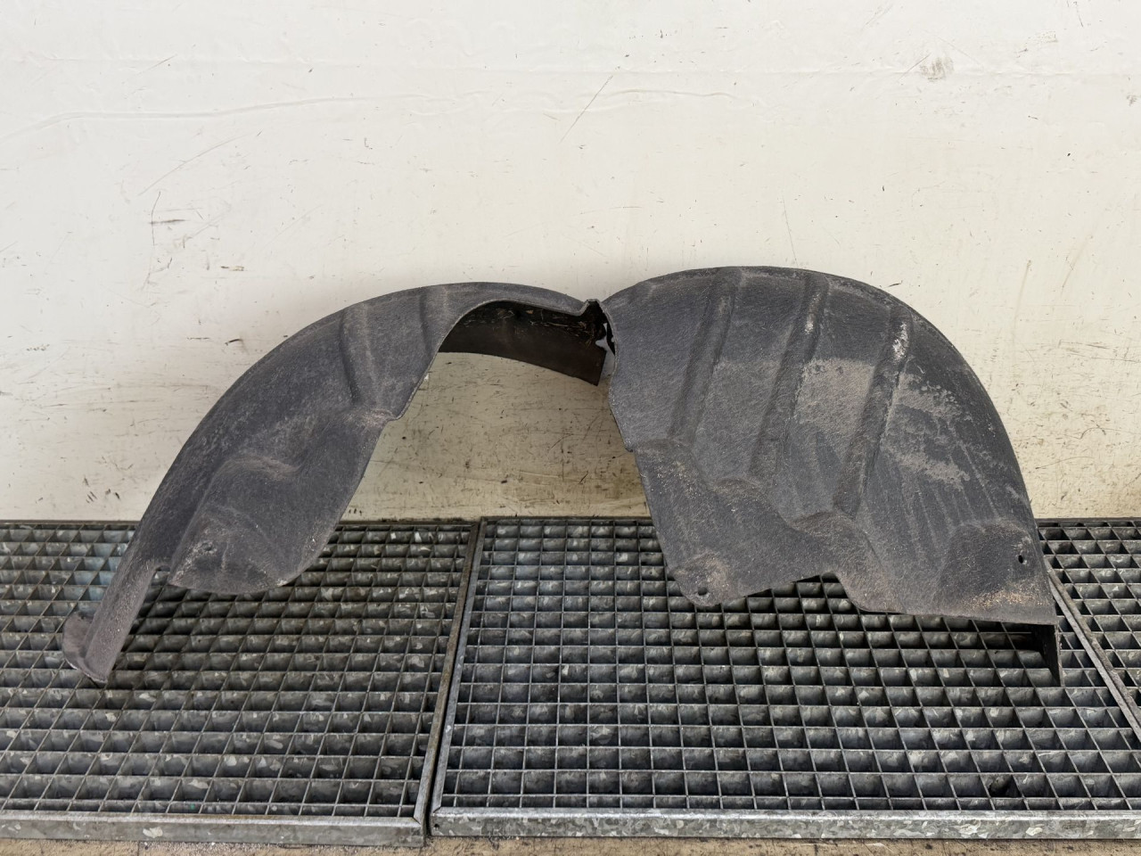 DIJELOVI UNUTRASNJI BLATOBRAN VW TIGUAN > 20- 2.0 571810971A