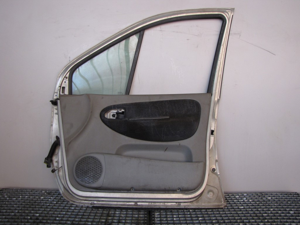 DIJELOVI VRATA RENAULT SCENIC > 99-03 RN031004