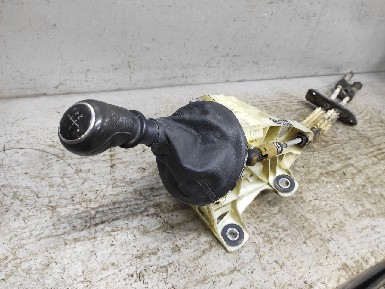 DIJELOVI SALTEBLA VW T5 > 09-15 7H0711025J