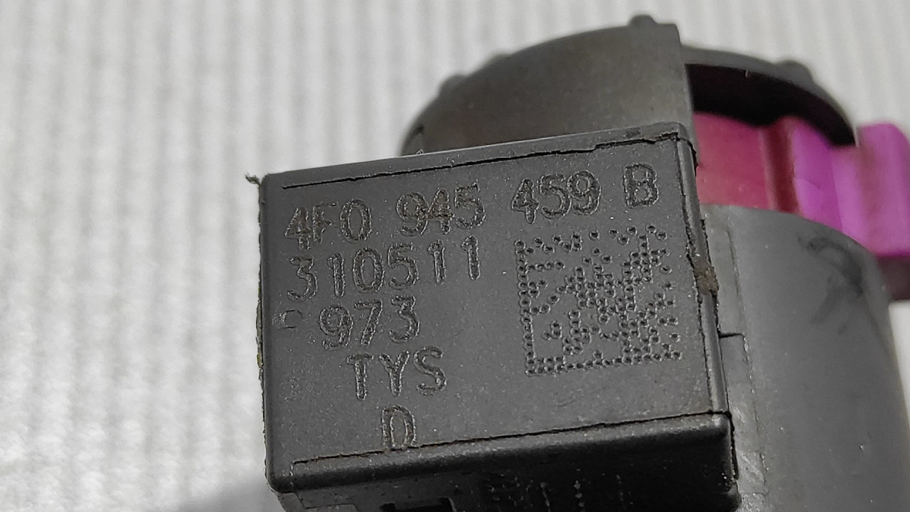 DIJELOVI PREKIDAC AUDI Q5 > 12-16 4F0945459B
