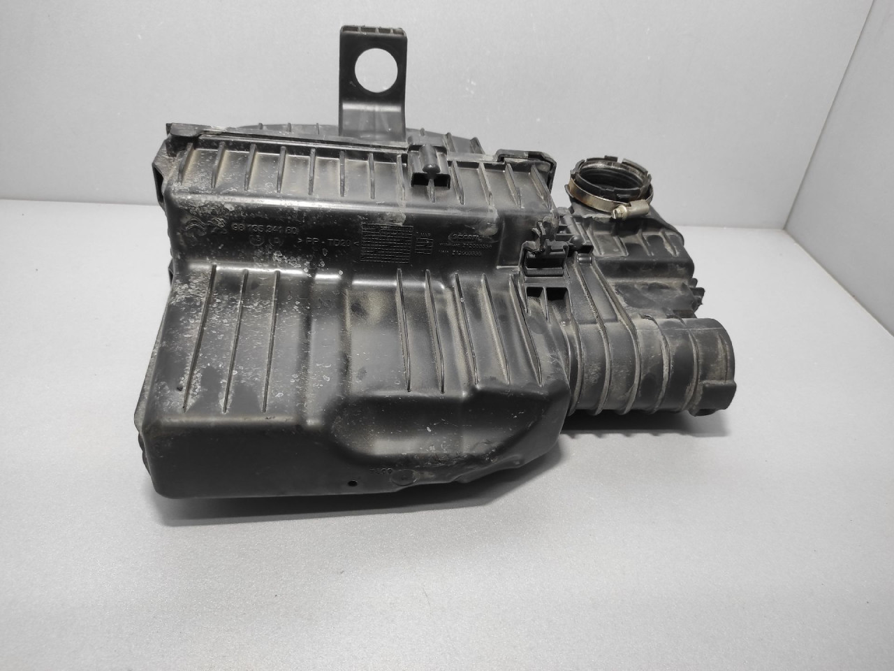 KUCISTE FILTERA ZRAKA CITROEN C3 > 16-19 9813534180