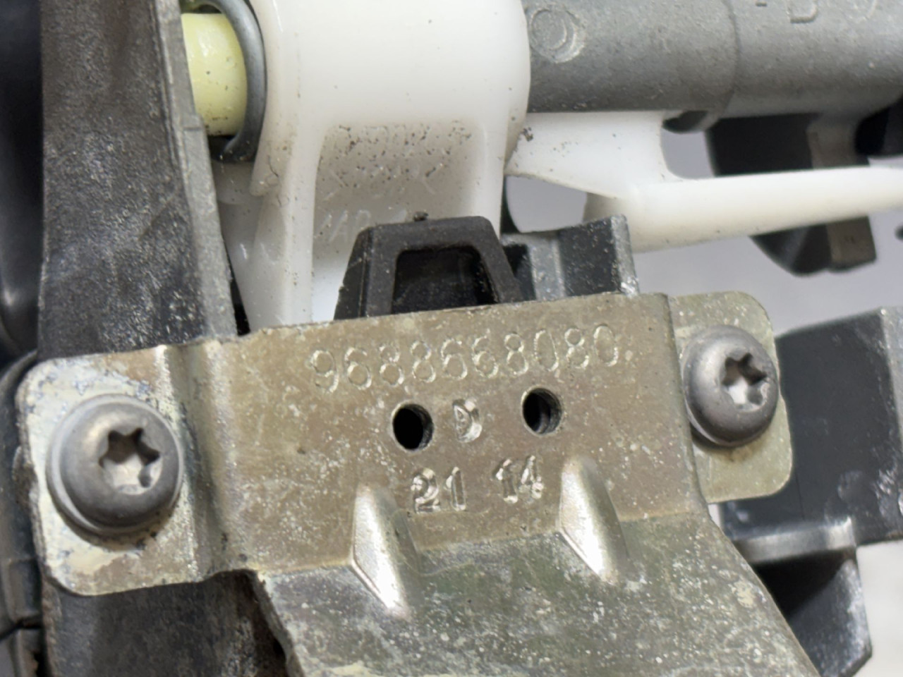 DIJELOVI RUCKA VRATA PEUGEOT 3008 > 13-16 9688668080
