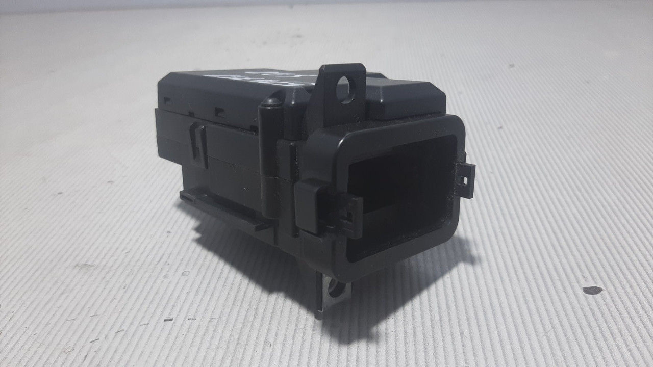 BRAVA PALJENJA AUDI A4 (B8) > 07-11 8K0909131