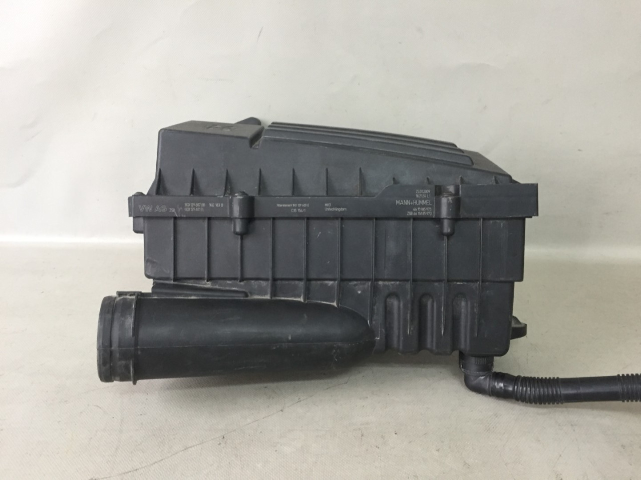 KUCISTE FILTERA ZRAKA VW CADDY > 03-10 3C0129607BB