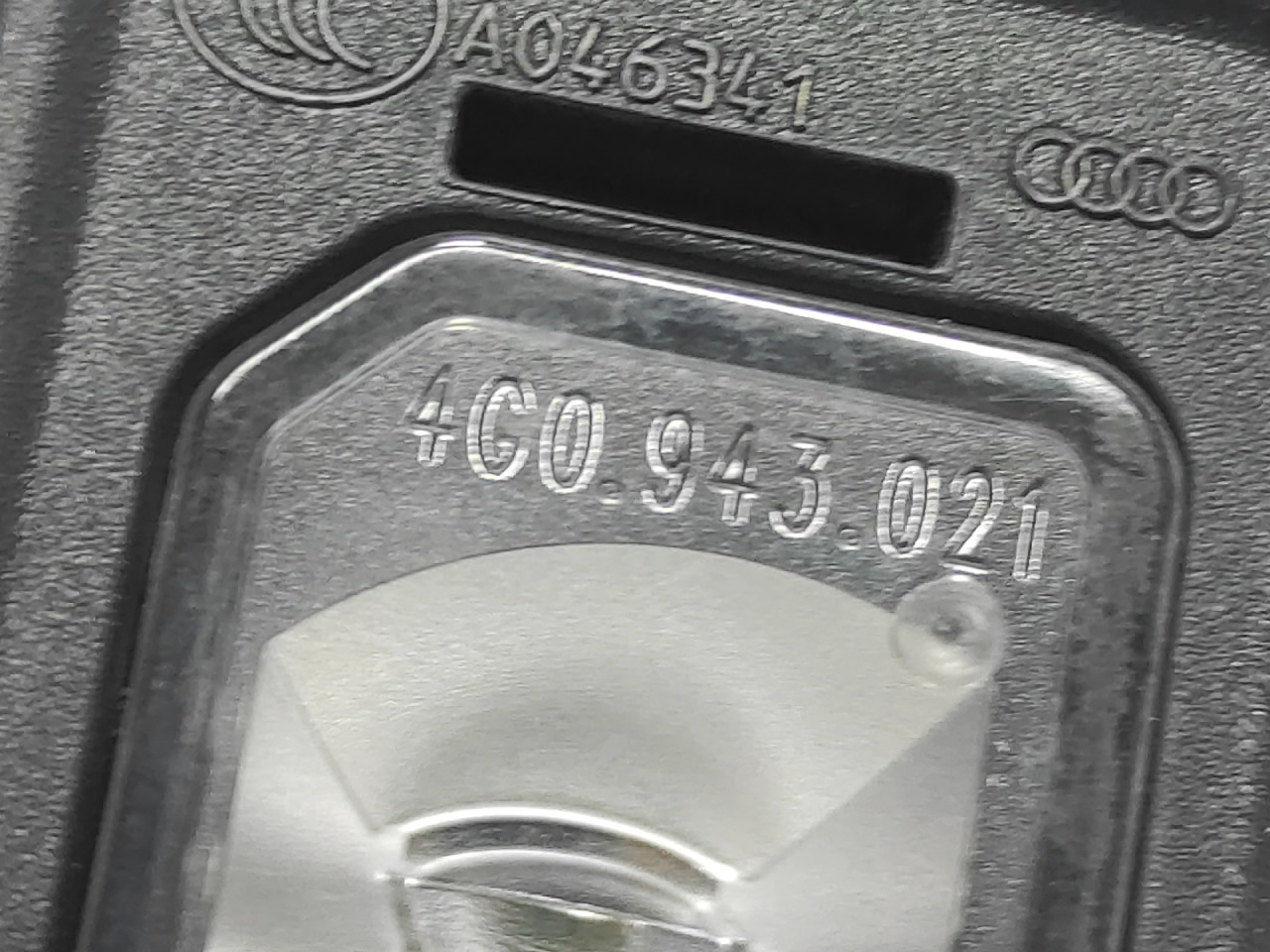 RASVJETA TABLICA AUDI A4 (B8) > 12-15 4G0943021