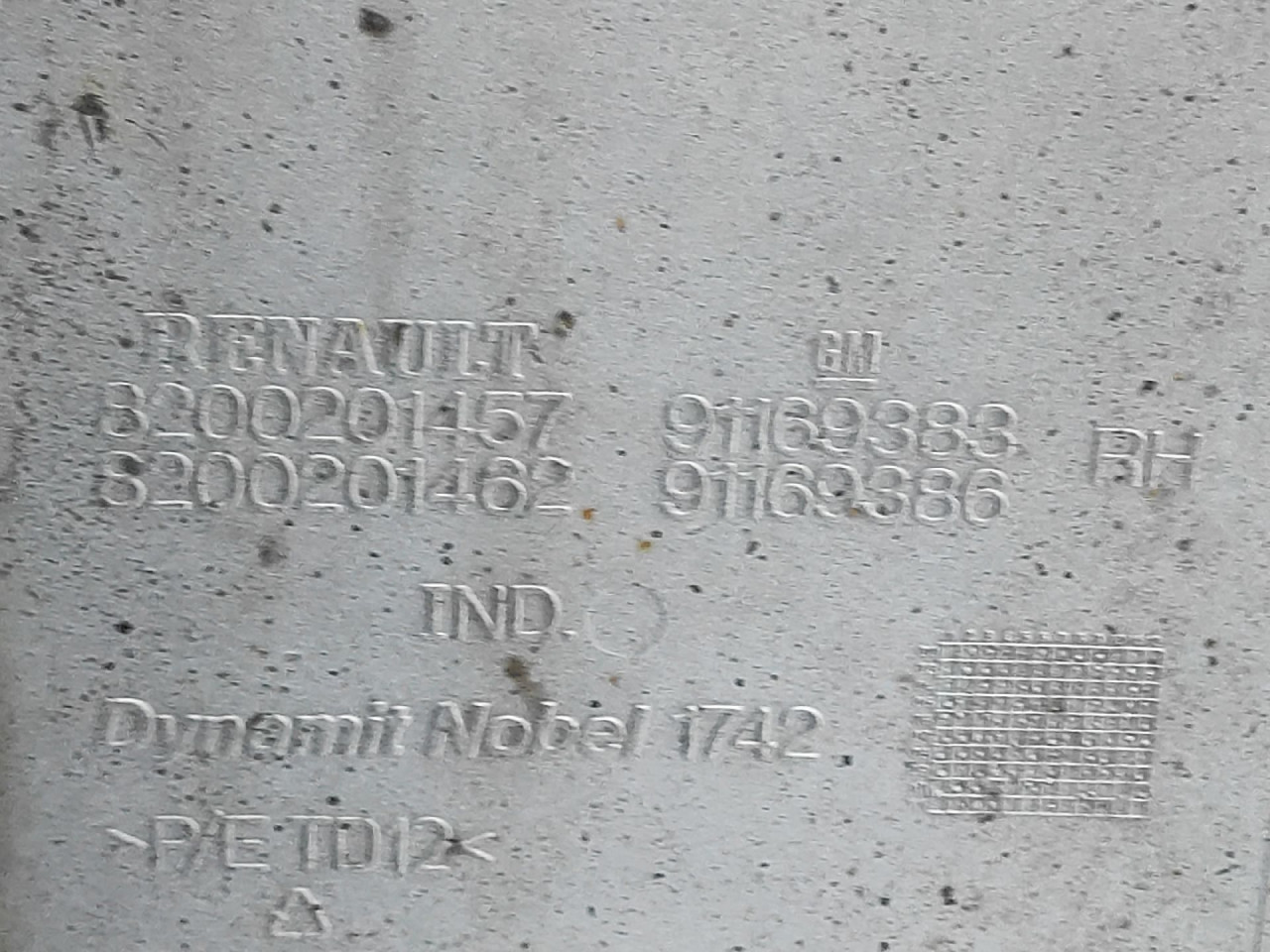 ZADNJI DIO BRANIKA NISSAN PRIMASTAR > 07-15 8200201457