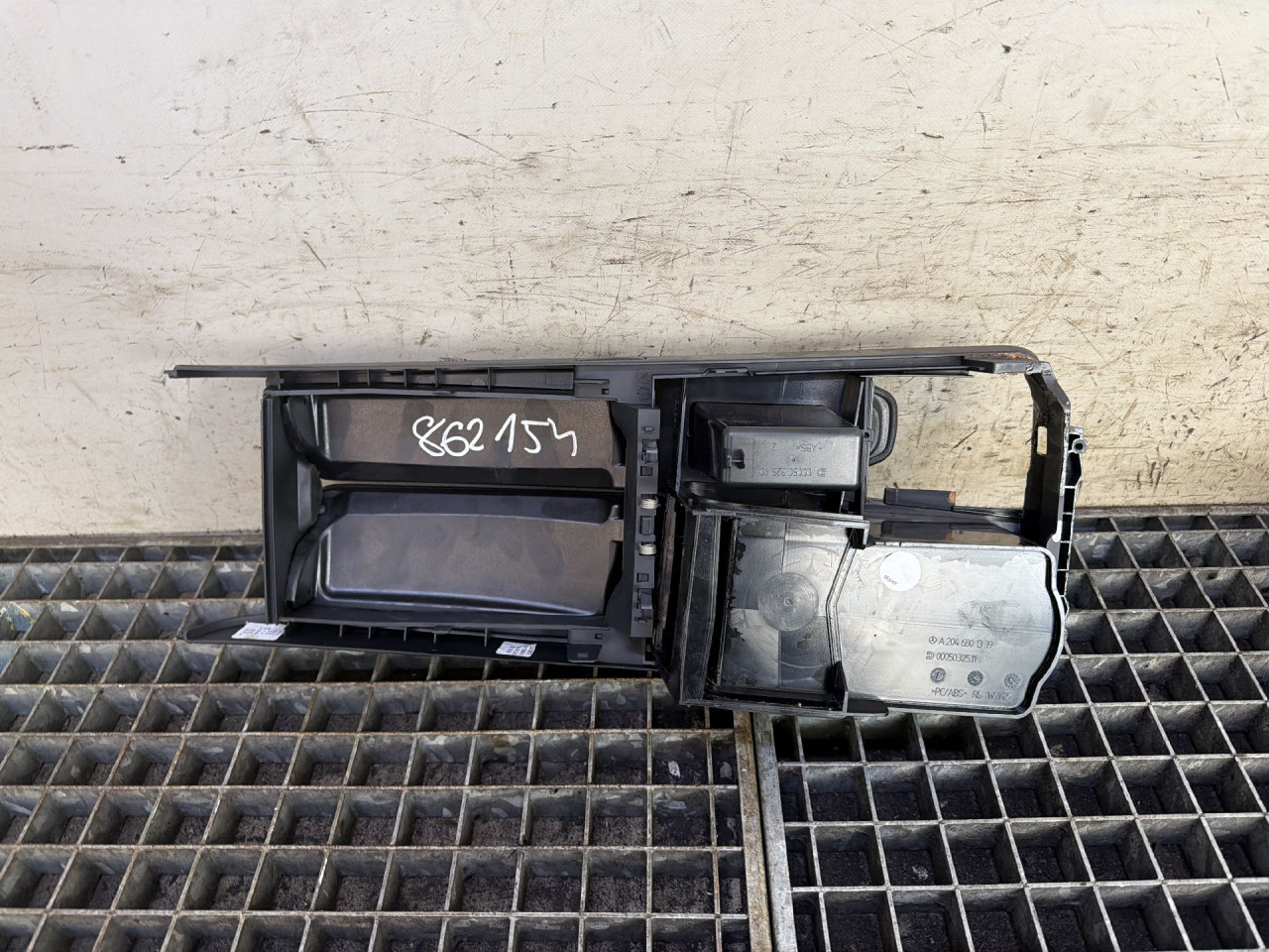 NASLONJAC ZA RUKU MERCEDES C KLASA (W204) > 11-13 A2046801339