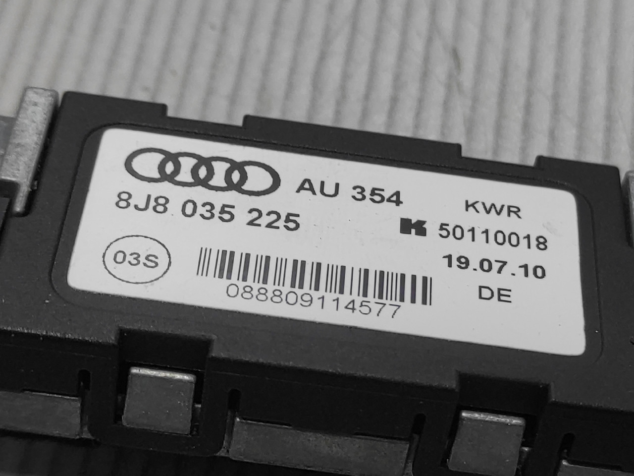DIJELOVI ANTENA AUDI TT (8J) > 06-10 8J8035225