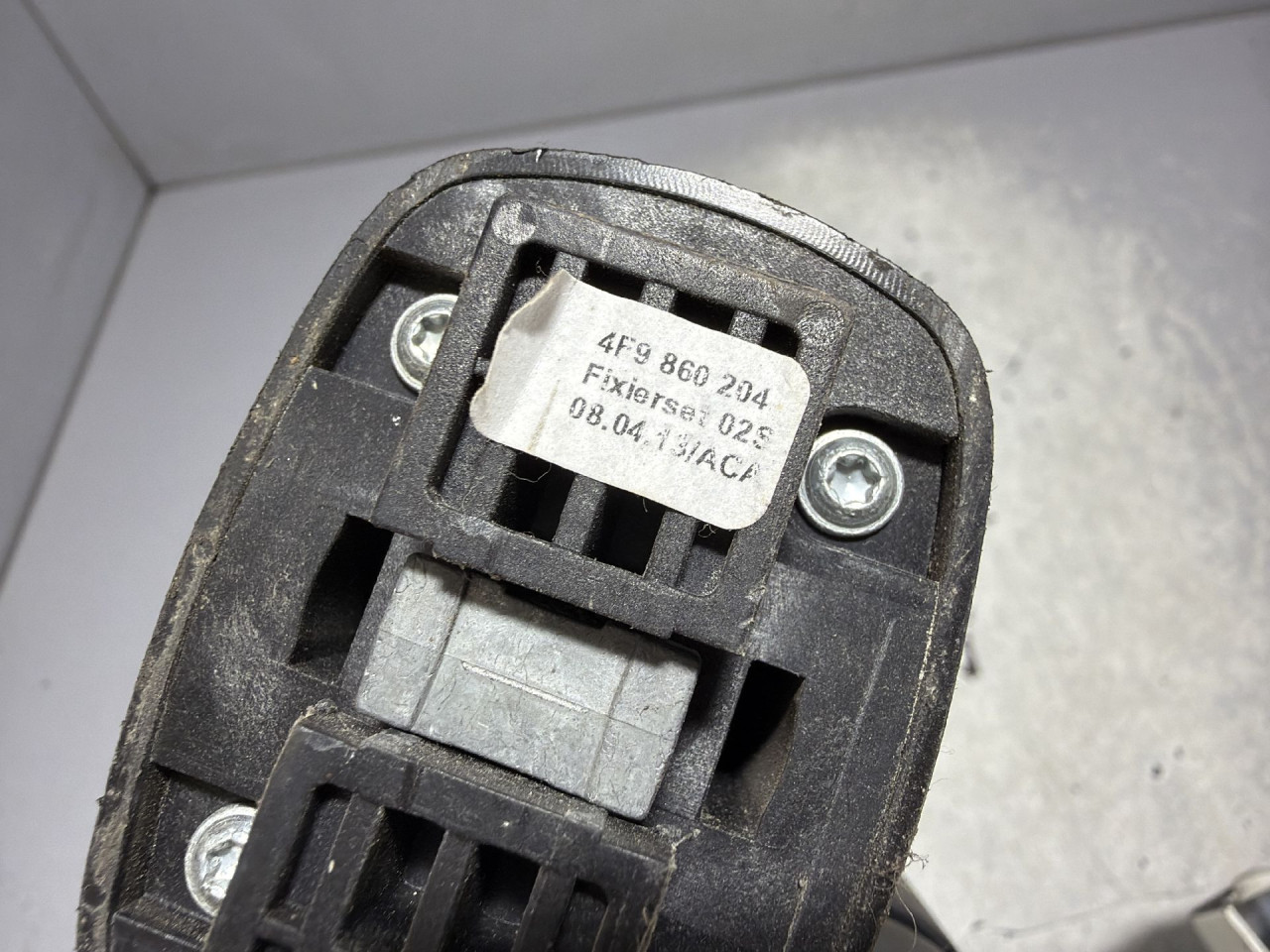 DIJELOVI NOSAC AUDI A4 (B8) > 12-15 4F9860204