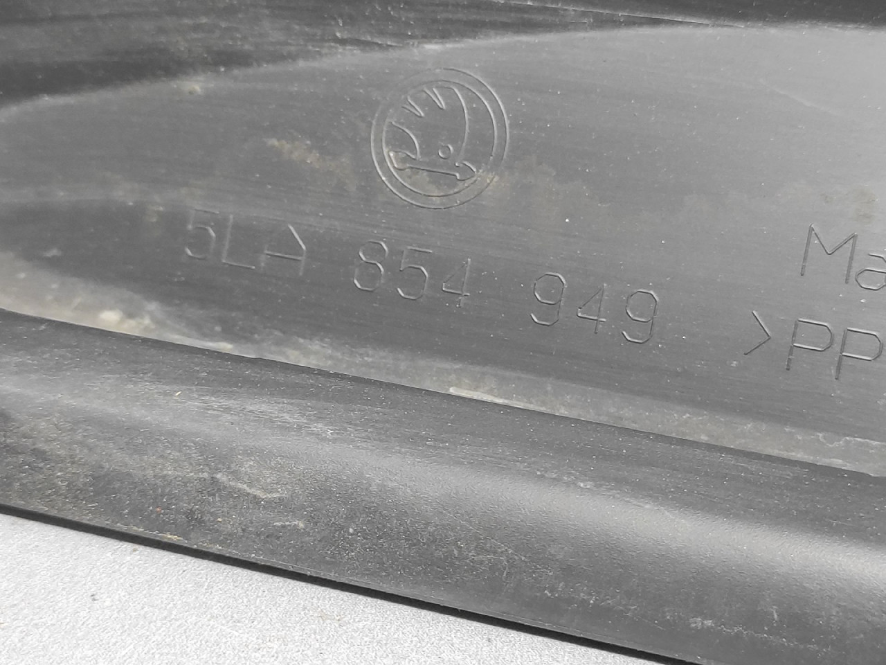 DIJELOVI LAJSNA SKODA ENYAQ > 20- 5LA854949