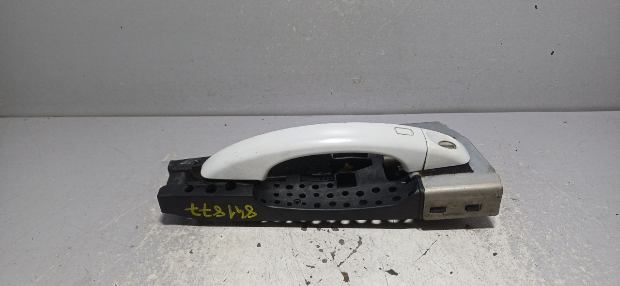 DIJELOVI RUCKA VRATA AUDI Q3 > 11-15 2.0 8U0837886