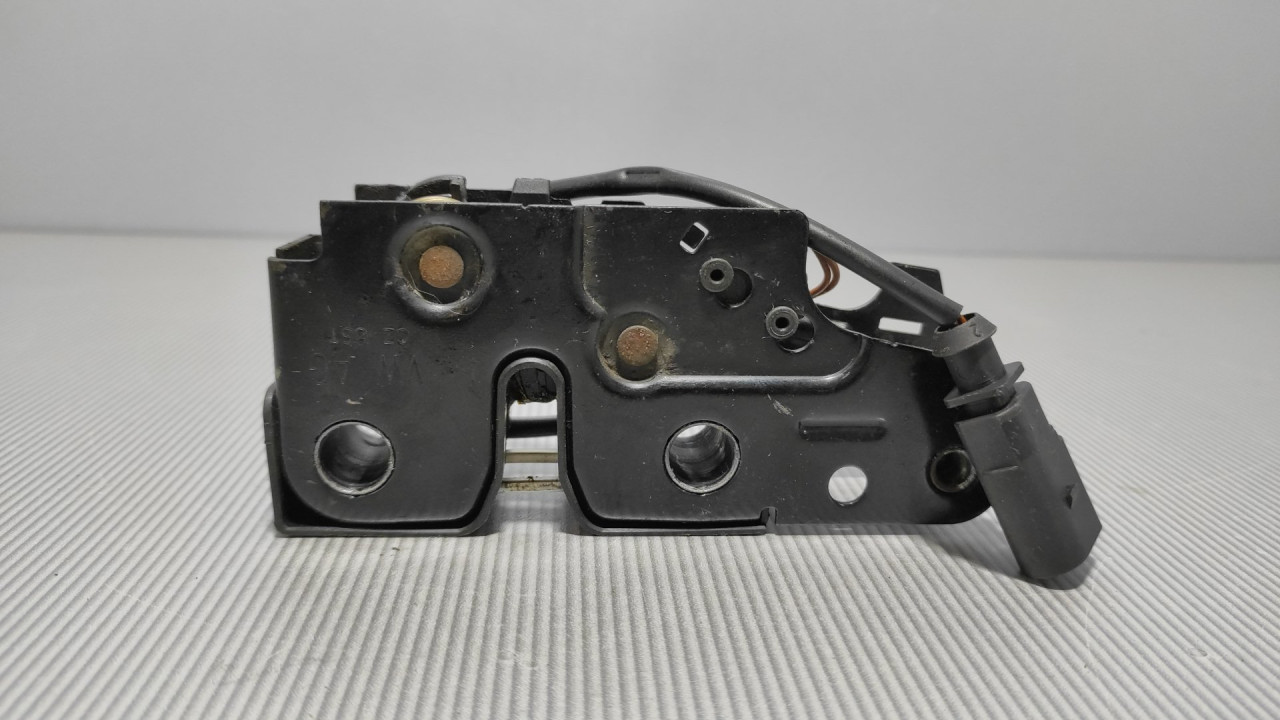 DIJELOVI BRAVA HAUBE SKODA OCTAVIA > 04-08 1Z0823509E