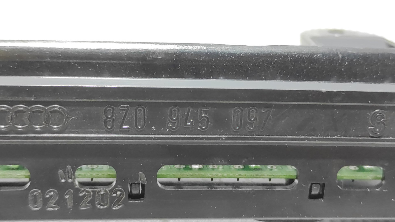 TRECE STOP SVJETLO AUDI A2 > 99-05 8Z0945097