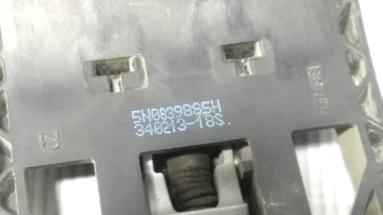 DIJELOVI RUCKA VRATA VW GOLF 7 > 12-16 5N0839885H