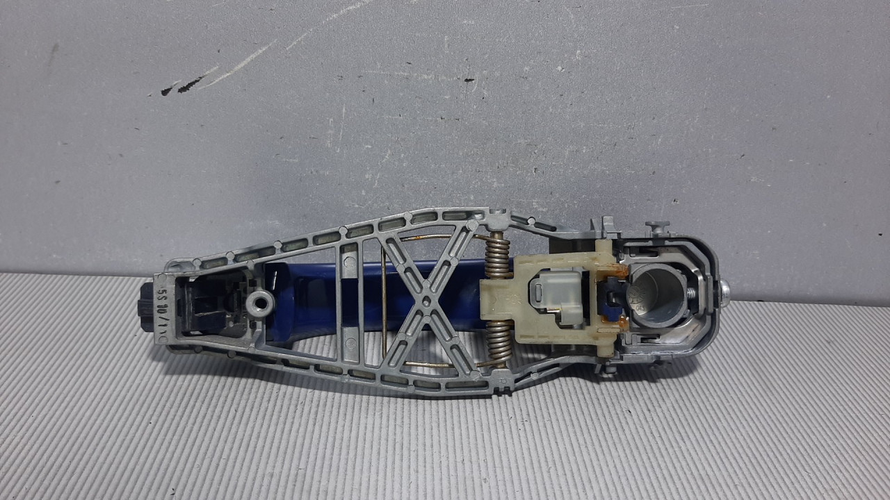DIJELOVI RUCKA VRATA VW TOURAN > 10-15 1T0837886B