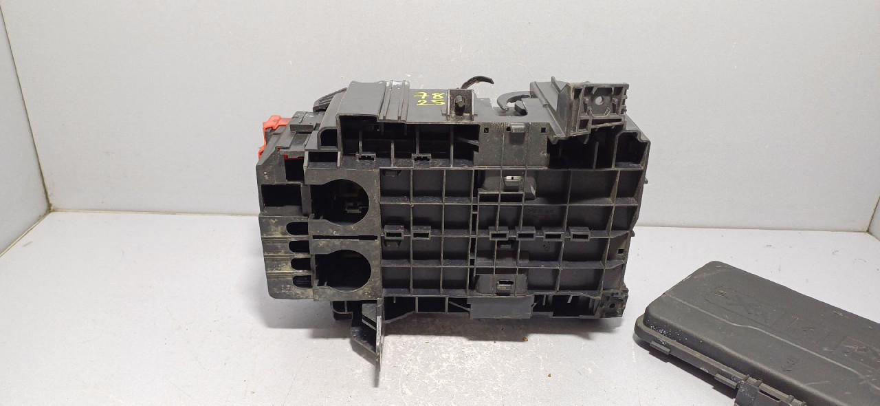 DIJELOVI ELEKTRONIKA KUTIJA OSIGURACA OPEL INSIGNIA > 17-19 1.6